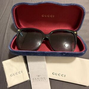 Gucci Elegant Black Sunglasses for Women